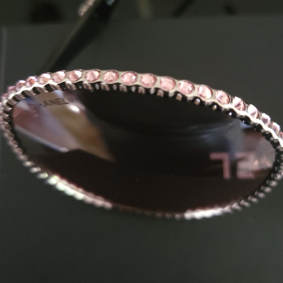 SOLD 21K Chanel 2022 SE UV Round Sunglasses: Metal/Strass Silver, Pink Mirrored - Picture 2 of 12